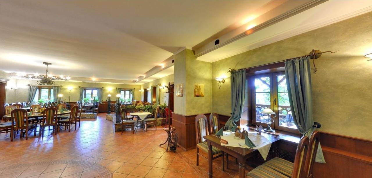Pension Restaurant Bobrovnik ليبوفا لازن المظهر الخارجي الصورة