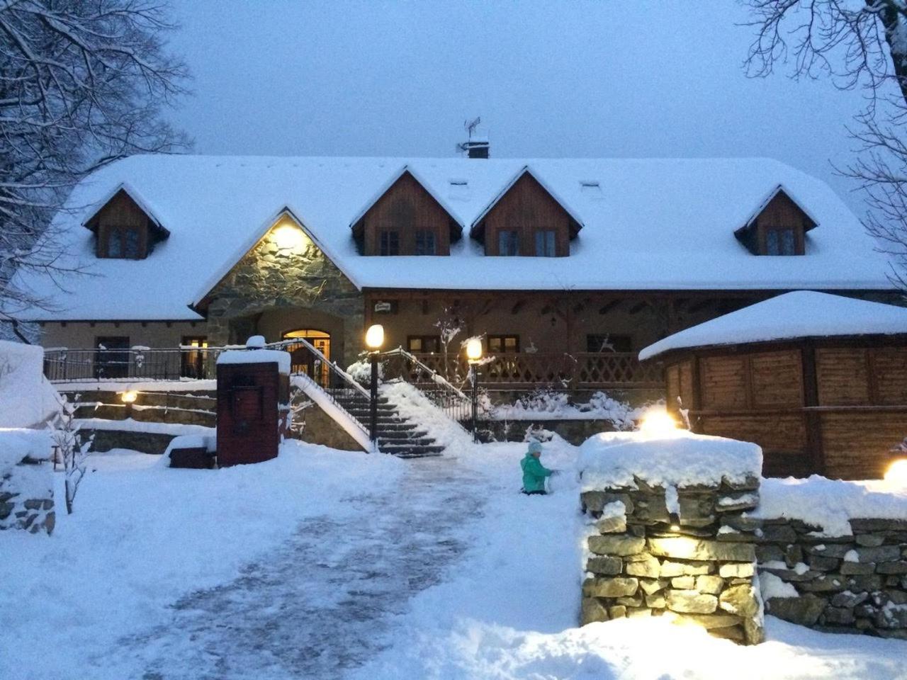 Pension Restaurant Bobrovnik ليبوفا لازن المظهر الخارجي الصورة